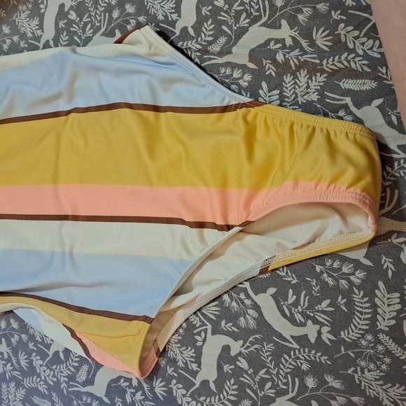 NWT BILLABONG SUIT SIZE SMALL - Picture 2 of 3